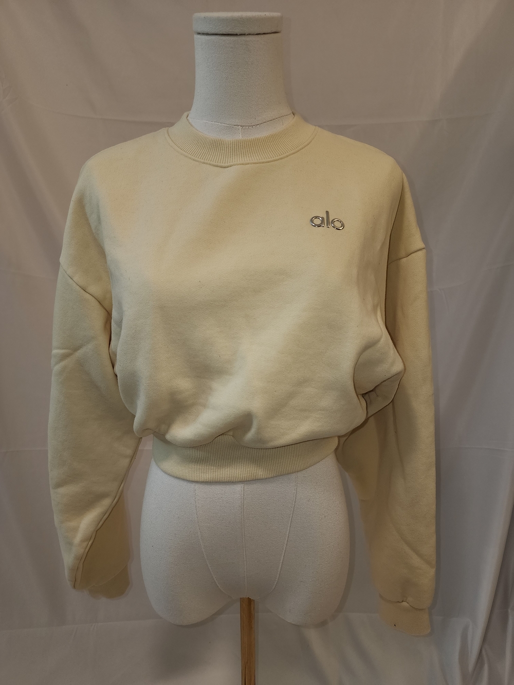 ALO Yoga Accolade Cropped Crewneck Sweatshirt in Candlelight Yellow
